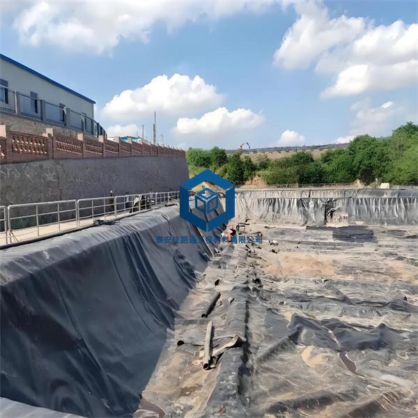 1.5mm土工膜在堆浸场中的施工及作用
